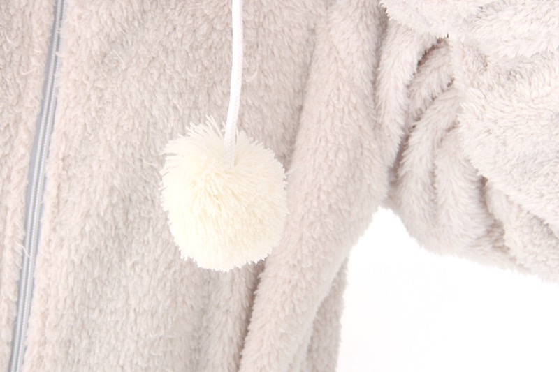 Illustration for article titled Carry Your Cat with This Fluffy Neko Suit